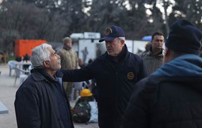 Millî Savunma Bakanı Hulusi Akar  ve Sağlık Bakanı Fahrettin Koca Antakya ve Altınözü’ndeki Çalışmaları İnceledi, Vatandaşlarla Bir Araya Geldi